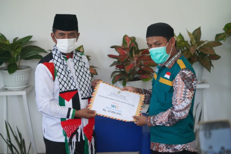 Bupati Nur Rahman Umar Salurkan Bantuan Kolut Untuk Palestina Ini